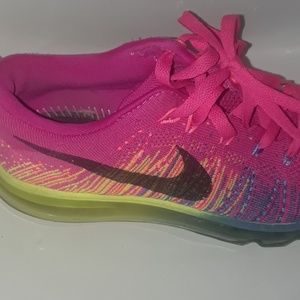 Some pink Nikes size 6.5 UK 4